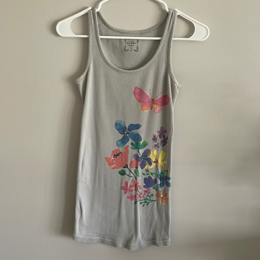 Old Navy grey floral ribbed maternity tank. Good condition. Size XS